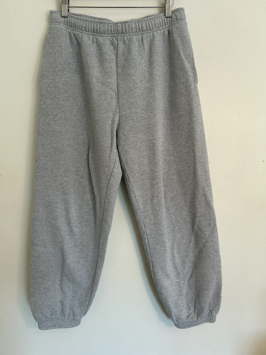 Aritiza Grey Cuffed Sweatpants