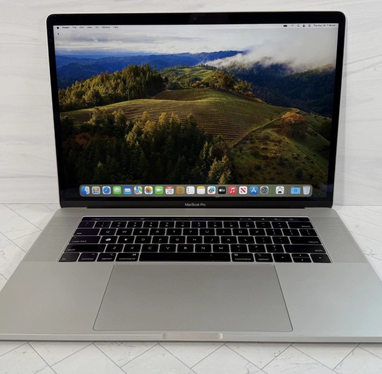 MacBook Pro 15” Touch Bar 2018 6core 16gb ram ssd