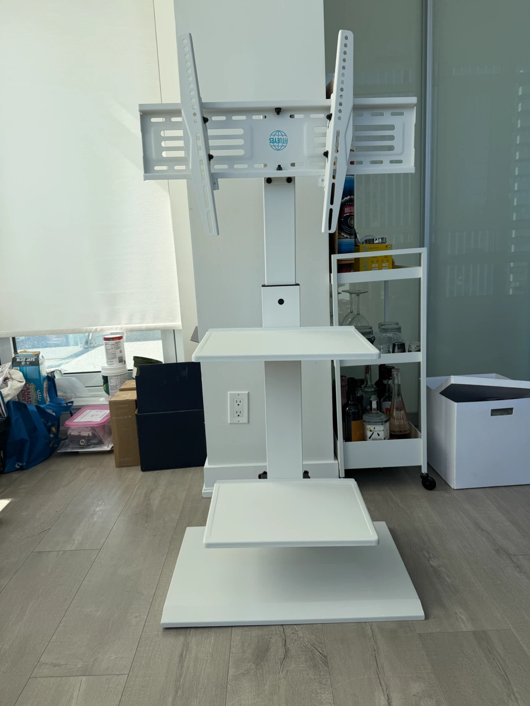 FITUEYES White TV Stand for 32" to 75" TVs - photo 4
