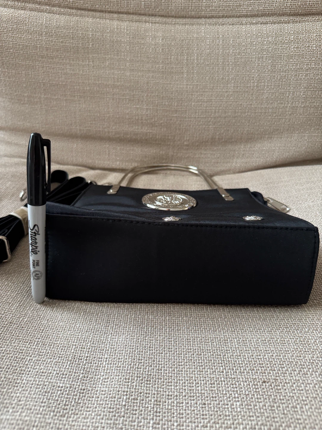 Black Handbag with Decorative Medallion - photo 5
