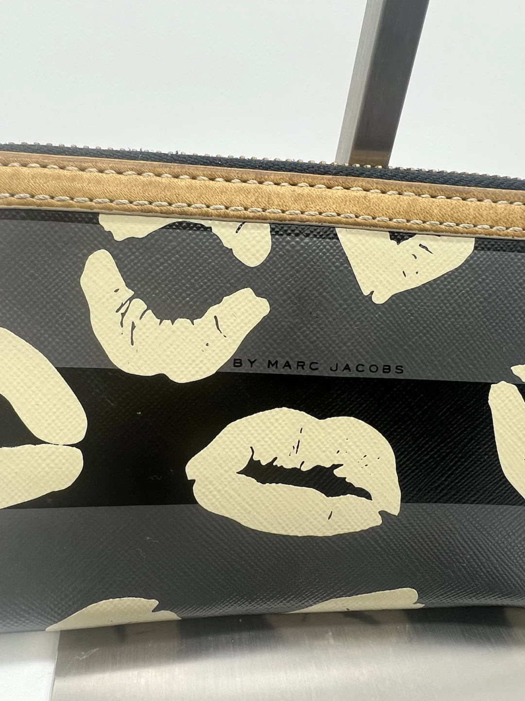 Marc by Marc Jacobs Eazy Lips Continental Leather Wallet - photo 2