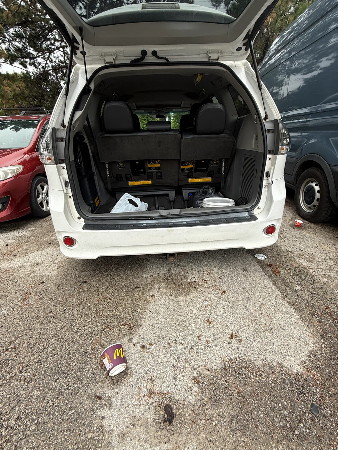 2011 Toyota Sienna se - photo 2