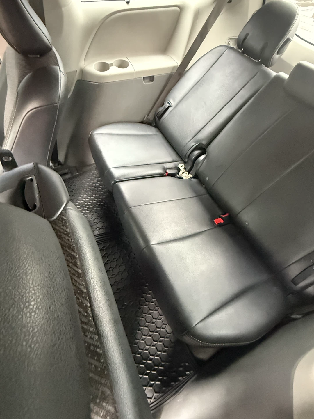 2011 Toyota Sienna se - photo 3