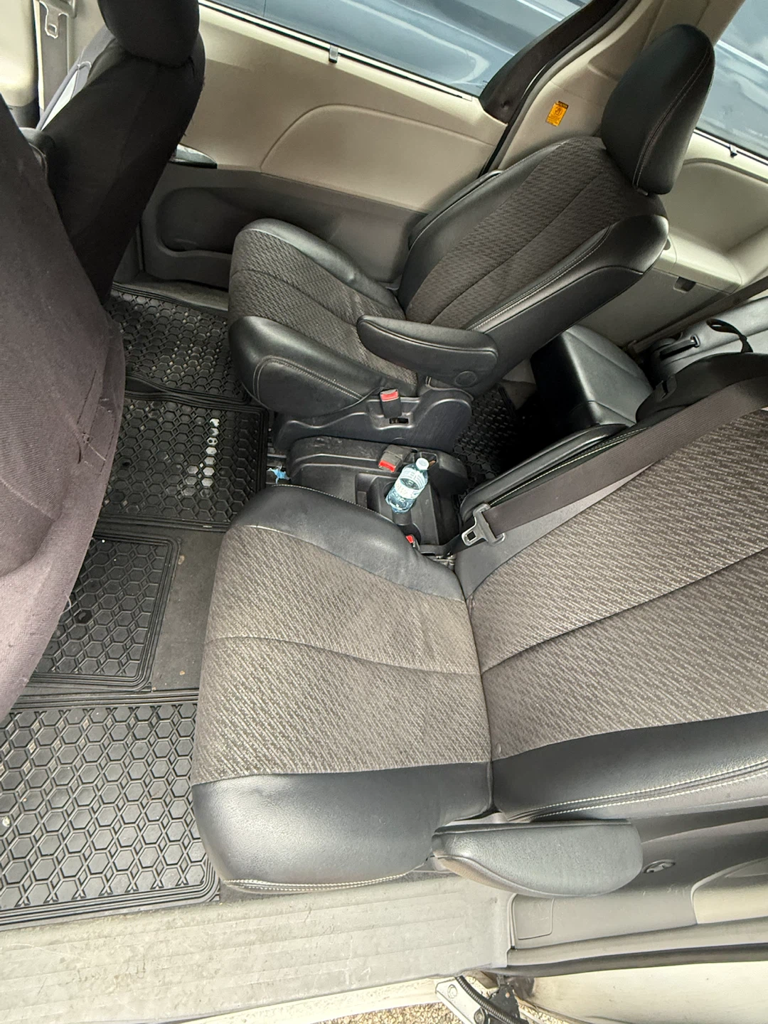 2011 Toyota Sienna se - photo 4