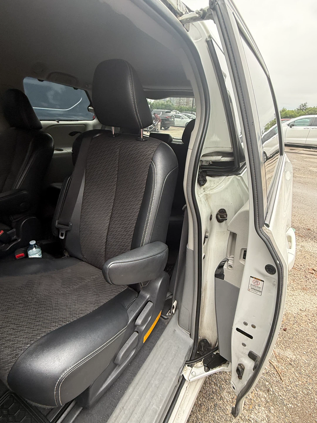 2011 Toyota Sienna se - photo 5