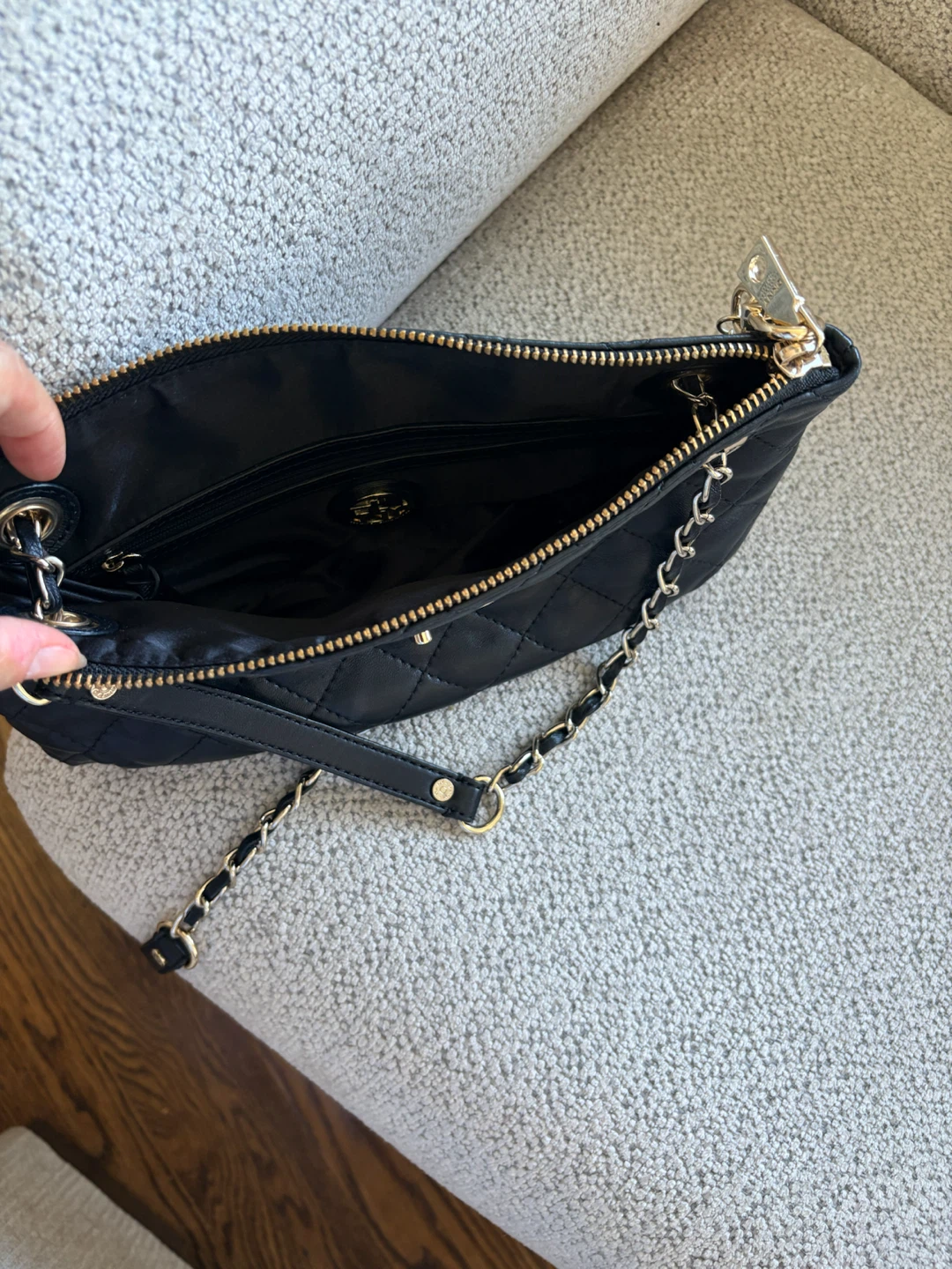 Leather DKNY shoulder bag - photo 4