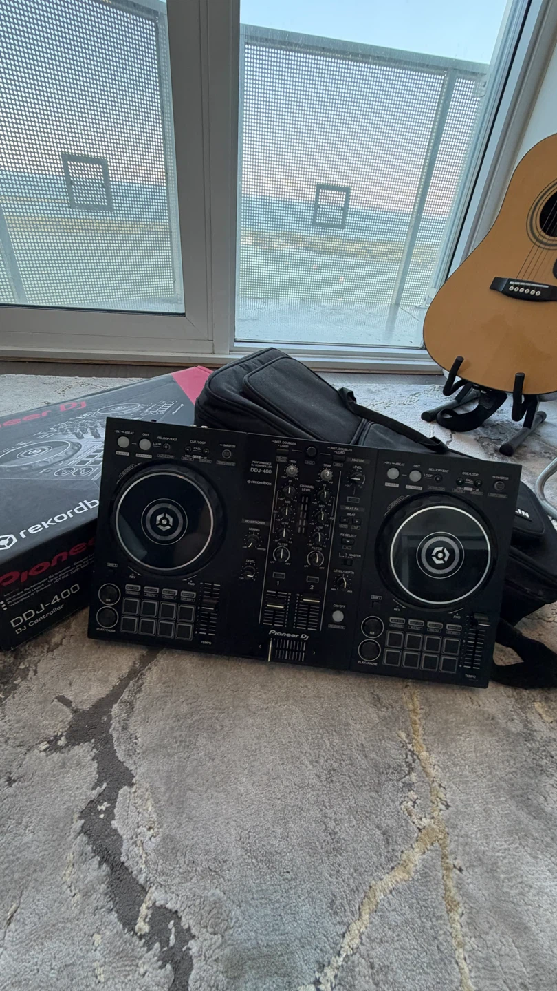 PioneerDJ DDJ-400 DJ Controller with carrying bag