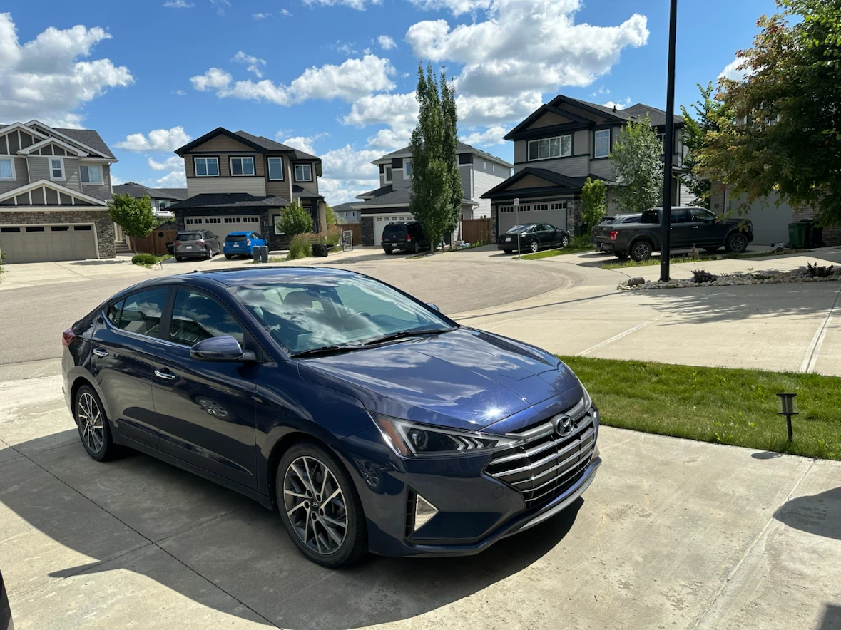 2019 Hyundai Elantra Luxury - photo 4