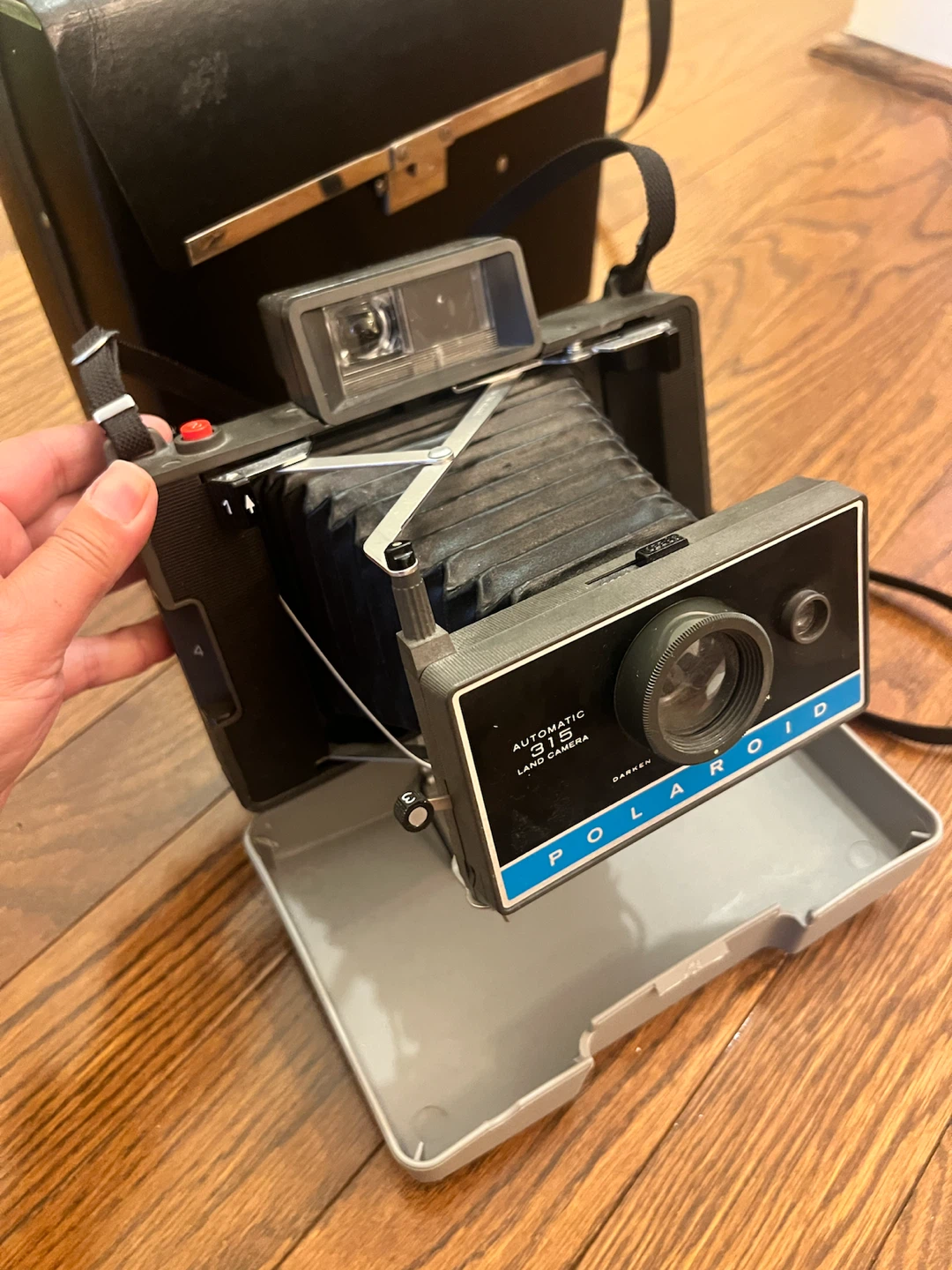 Collector Polaroid 315 Automatic Land Camera with Traveling Case