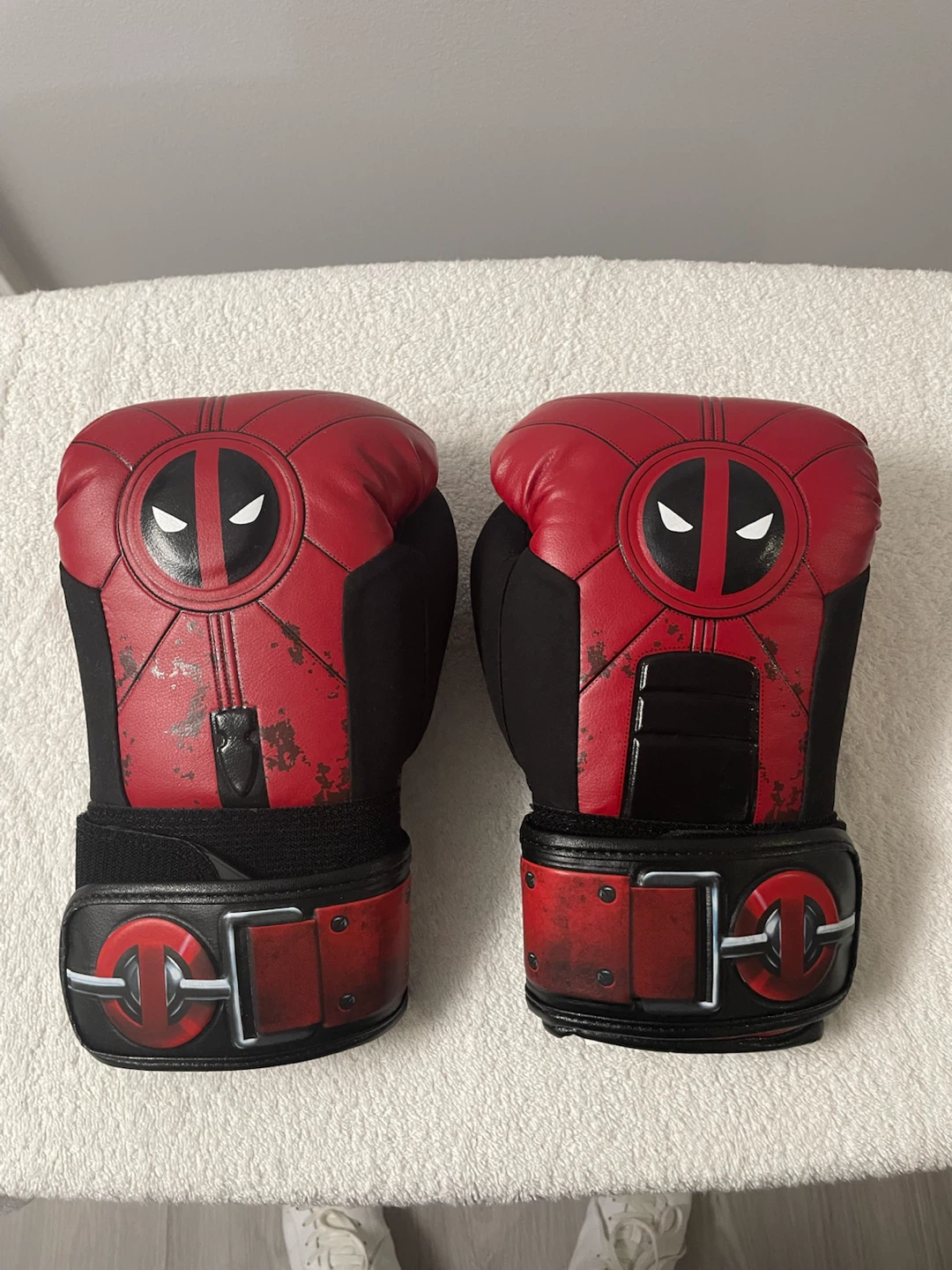 BRAND NEW Hayabusa x Marvel Deadpool Boxing Gloves - 16oz