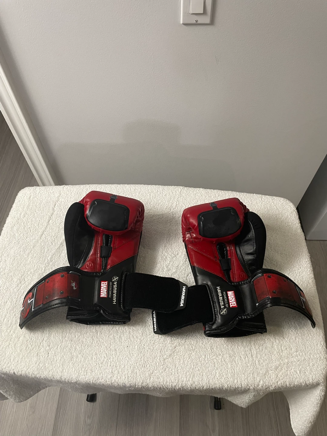 BRAND NEW Hayabusa x Marvel Deadpool Boxing Gloves - 16oz - photo 3