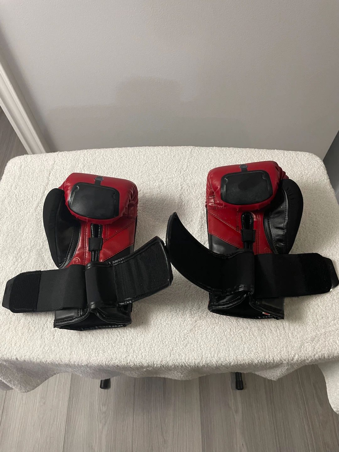 BRAND NEW Hayabusa x Marvel Deadpool Boxing Gloves - 16oz - photo 4