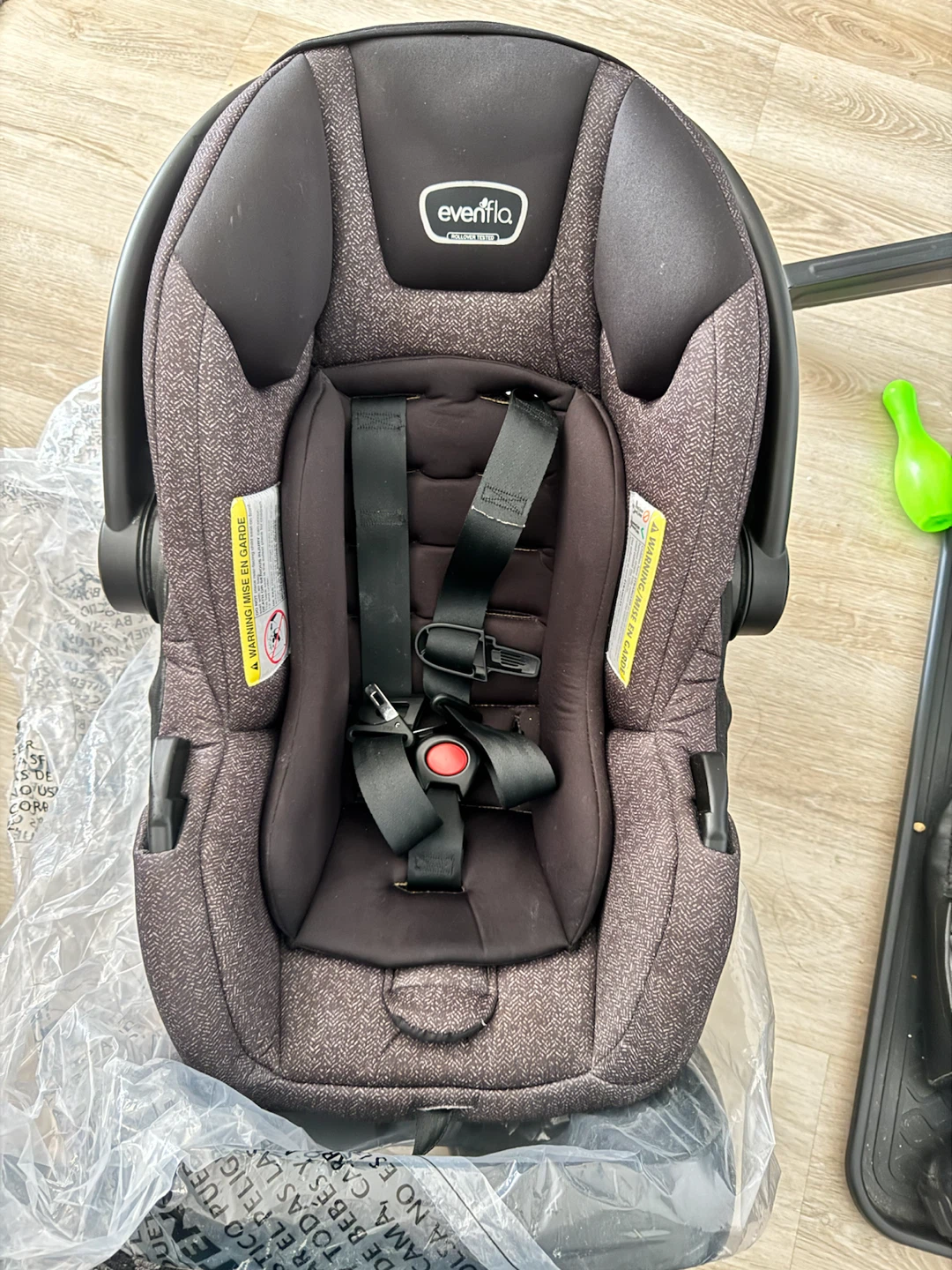 Evenflo Infant Car Seat with Base - photo 2