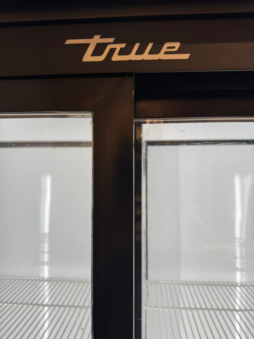 True Commercial Refrigerator - photo 3