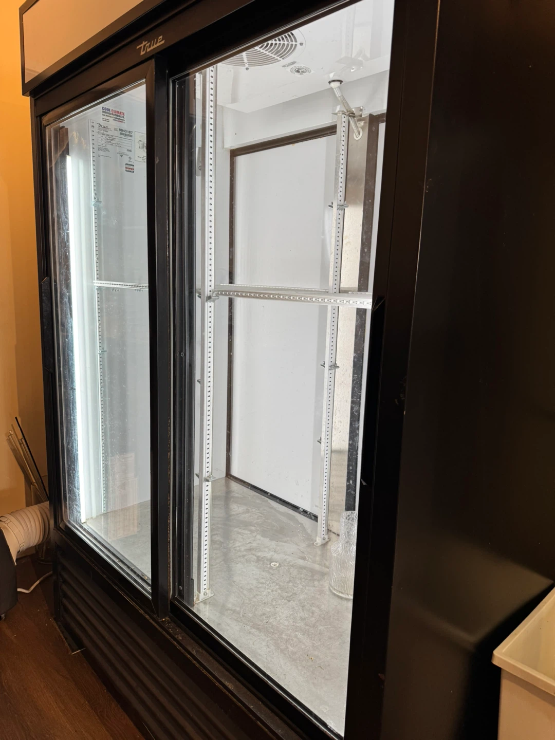True Commercial Refrigerator - photo 2