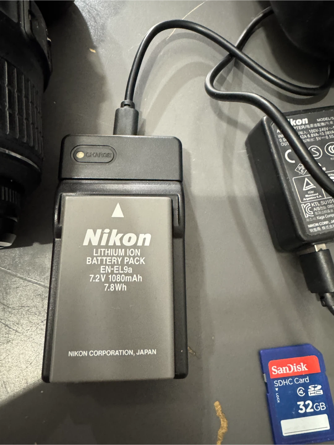 Nikon D5000 DSLR Camera with 18-55mm Lens with accessories - photo 3