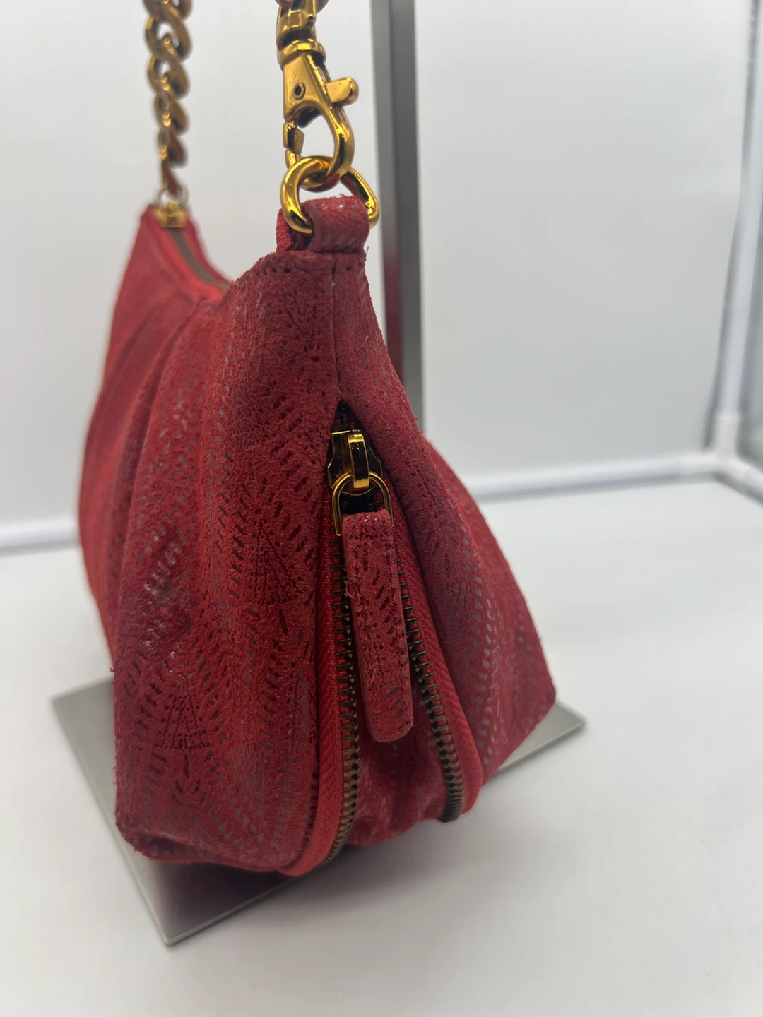Sharif Red Textured Expandable Shoulder Bag - photo 5