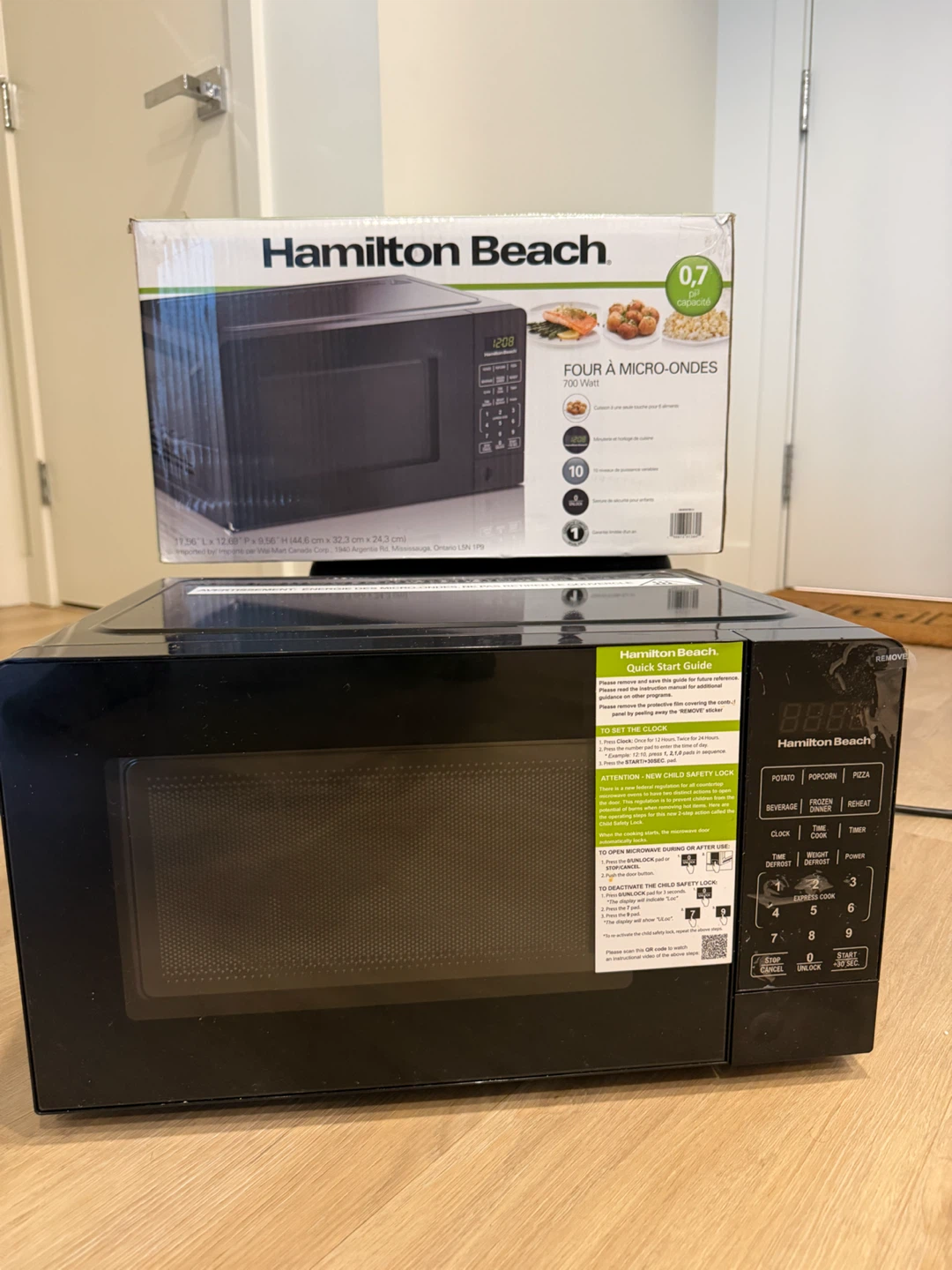 Hamilton  beach microwave oven 700W 0.7 cu. ft.