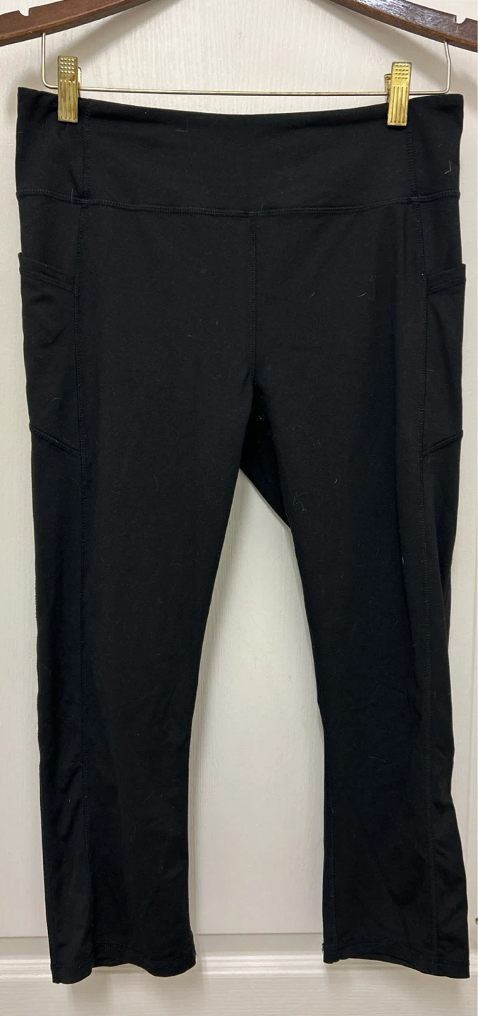 Karakoram Black Cropped Leggings with Pockets