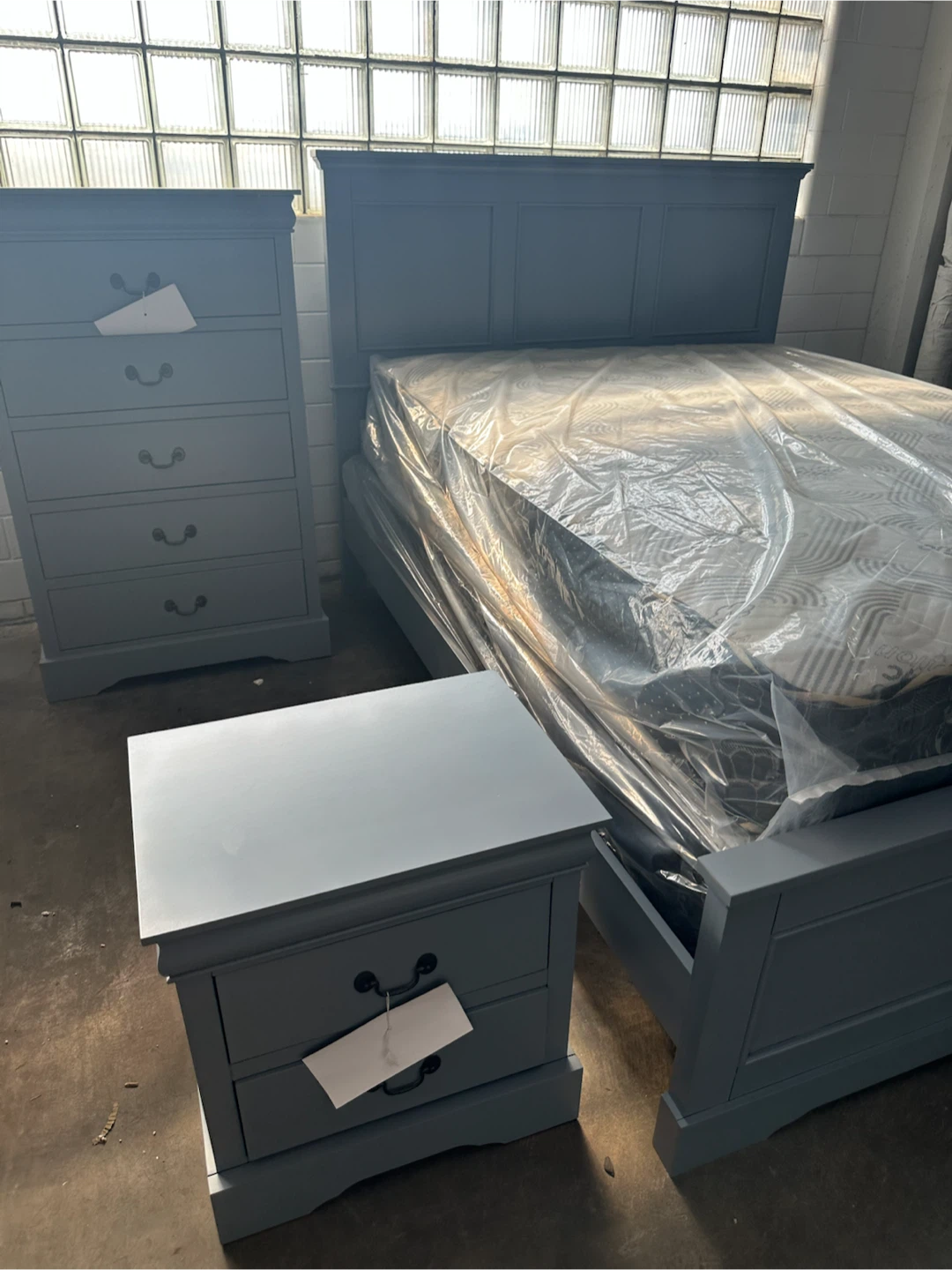 4 piece bedroom set bf Mr dr ns - photo 2