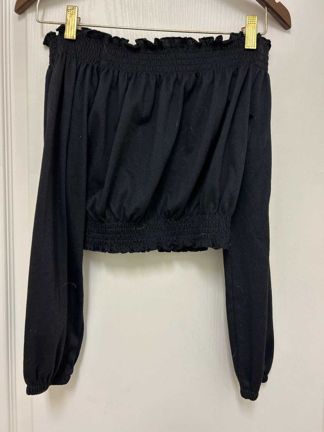 Black off-the-shoulder cropped peasant top - photo 2
