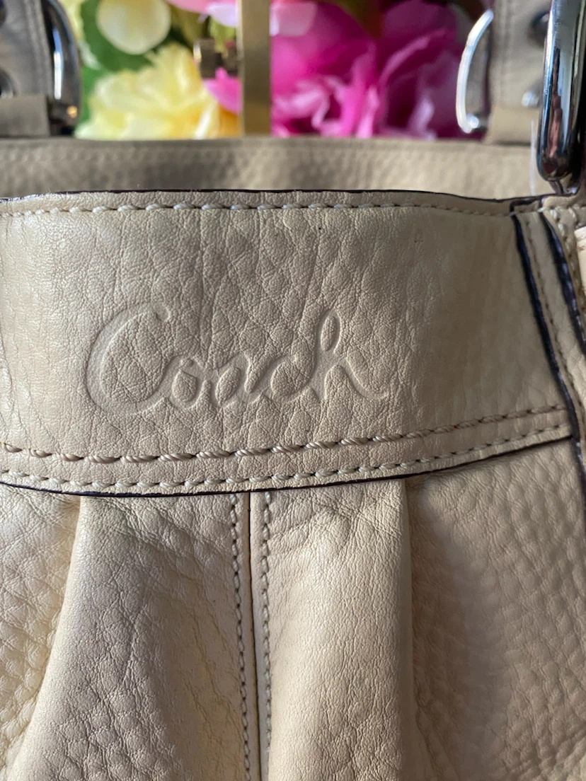 Coach Leather Shoulder Bag - photo 4