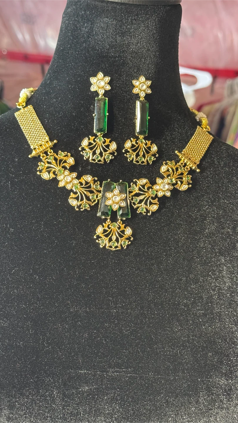Green sabya sachi inspired fusion set - photo 2