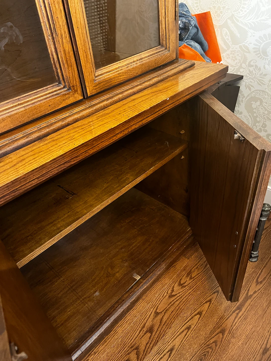China cabinet - photo 3