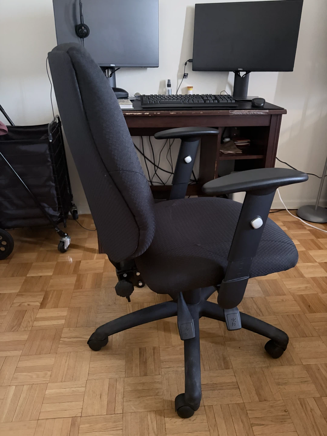 Office Desk Chair – Adjustable Height & Armrests - photo 2