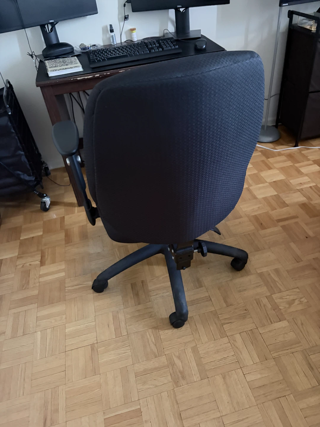 Office Desk Chair – Adjustable Height & Armrests - photo 3
