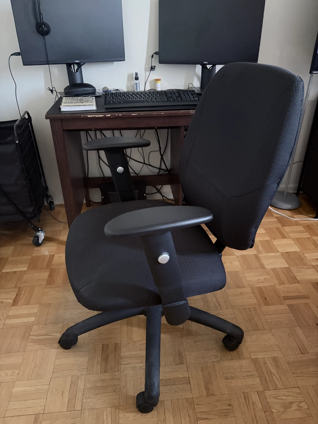 Office Desk Chair – Adjustable Height & Armrests - photo 4