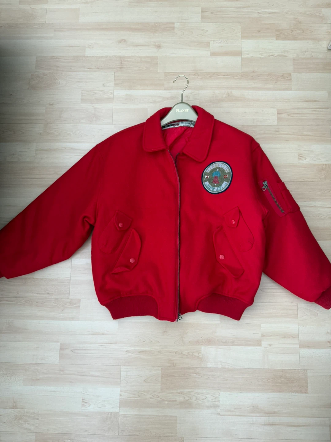 Vintage red oversized bomber jacket w embroidery design - photo 3