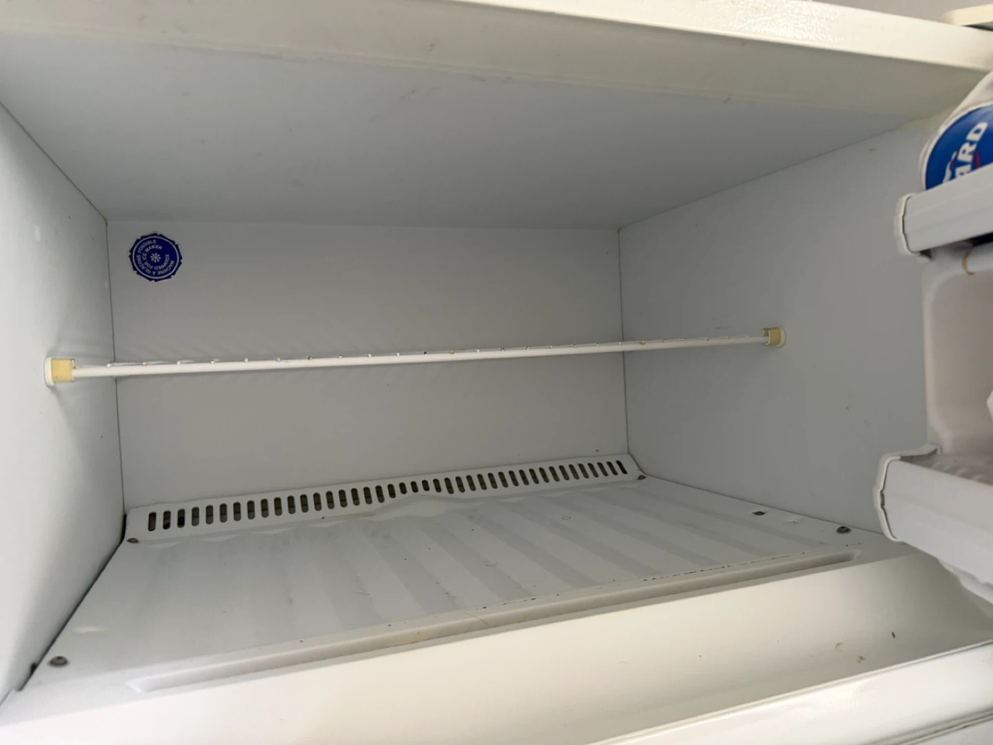 White Top-Freezer Refrigerator - photo 2