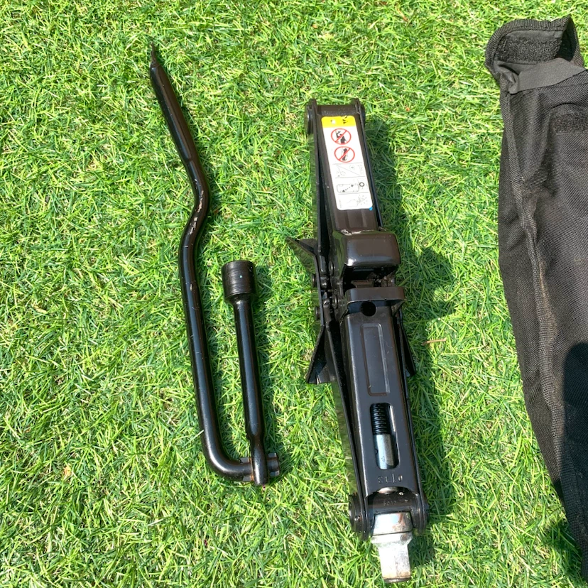 Scissor Car Jack Lug Wrench Tire Change Kit Emergency Tool Set - photo 2