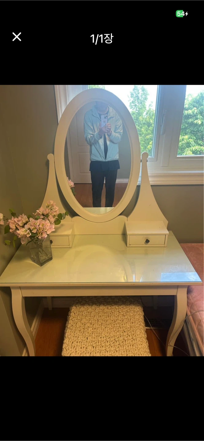 White Vanity Table with Mirror