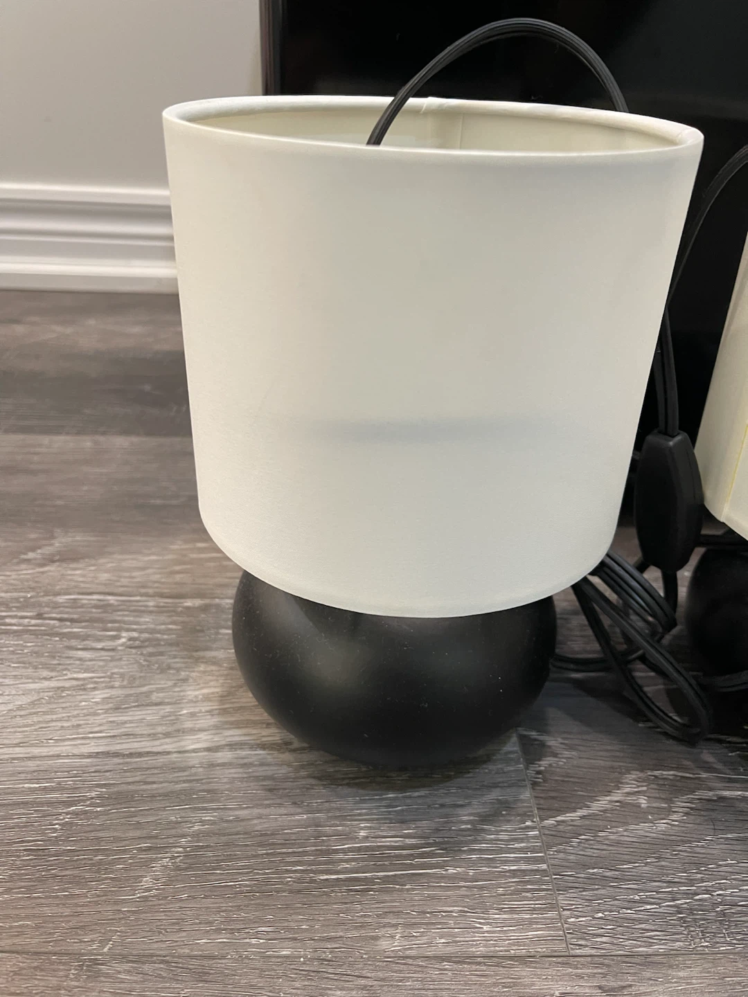 Pair of Black and White Table Lamps - photo 3