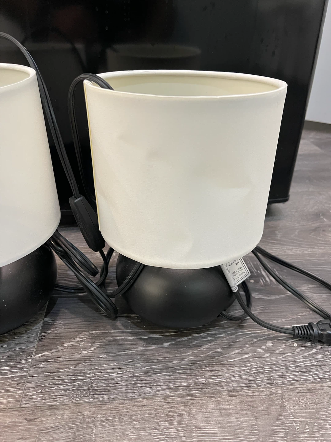 Pair of Black and White Table Lamps - photo 4