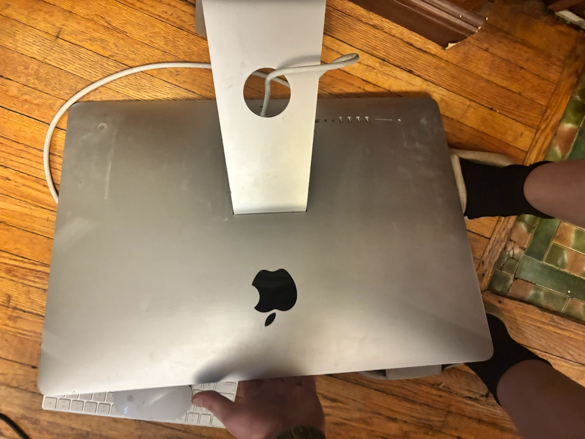 Apple iMac Desktop Computer with Keyboard and Mouse - photo 2