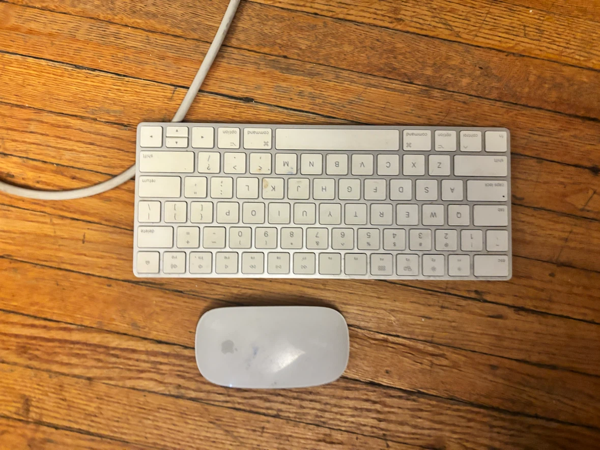 Apple iMac Desktop Computer with Keyboard and Mouse - photo 3