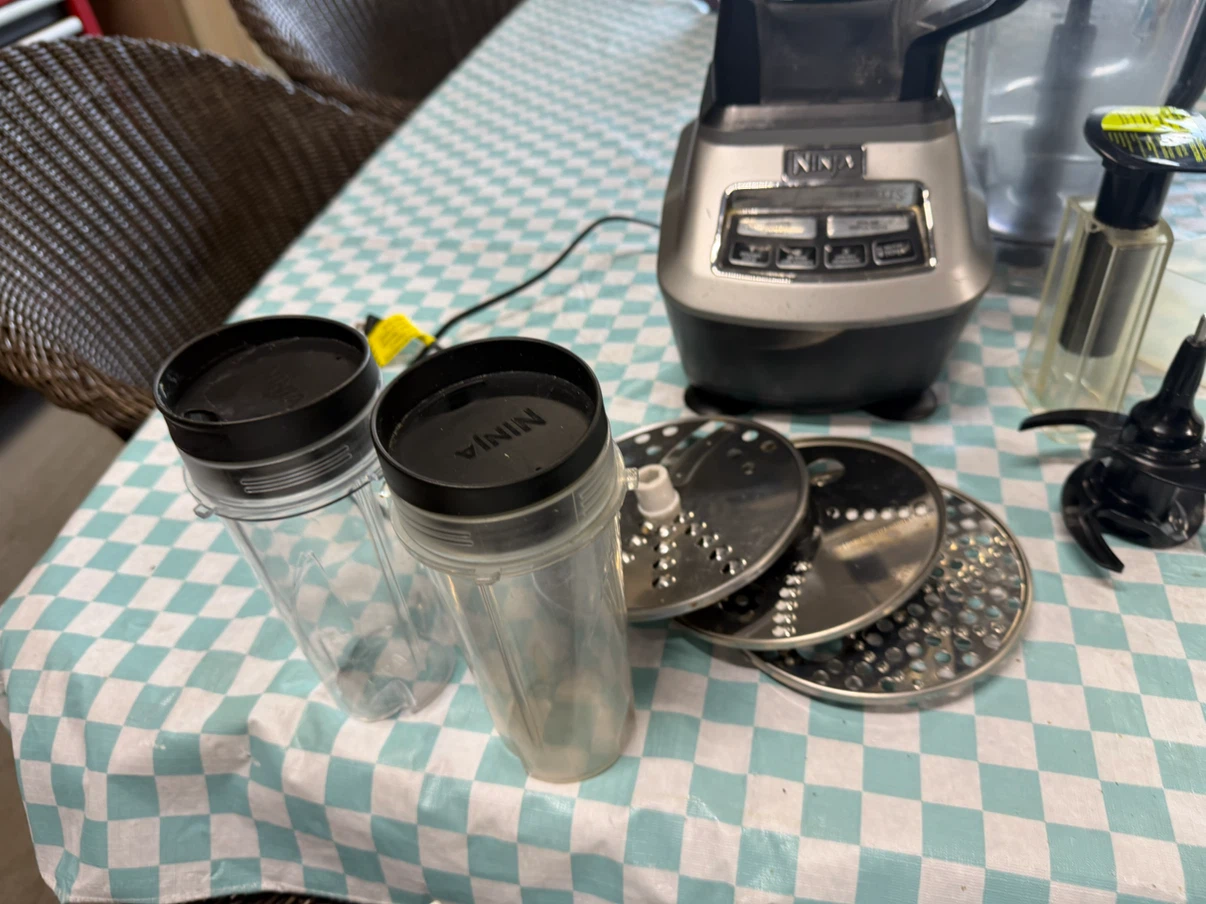 Ninja Professional 1500W Blender - photo 2