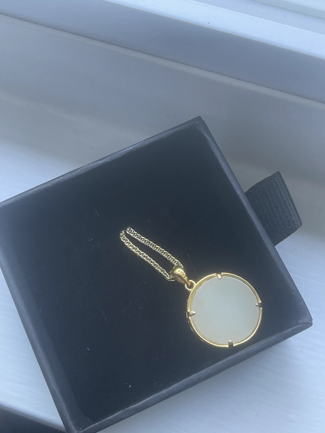 Gold tone pendant necklace with white stone - photo 4