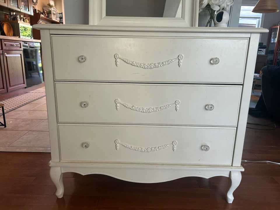 White 3-Drawer Dresser with Crystal Knobs - photo 2