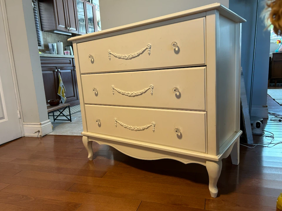 White 3-Drawer Dresser with Crystal Knobs - photo 4