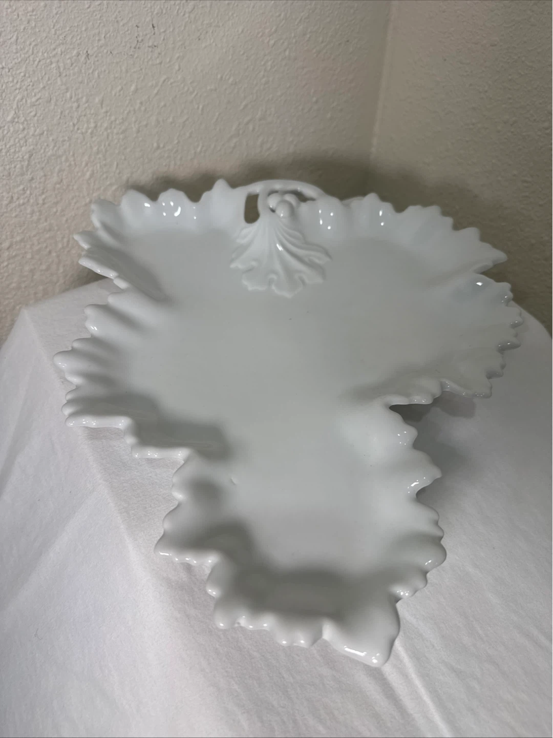 White Leaf Shaped Serving Dish - photo 4