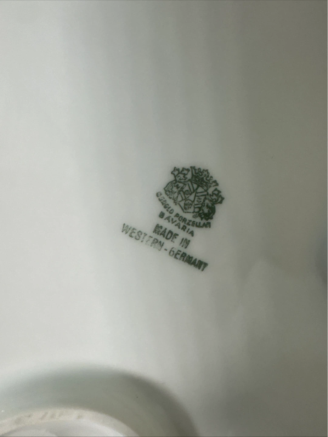 White Leaf Shaped Serving Dish - photo 3
