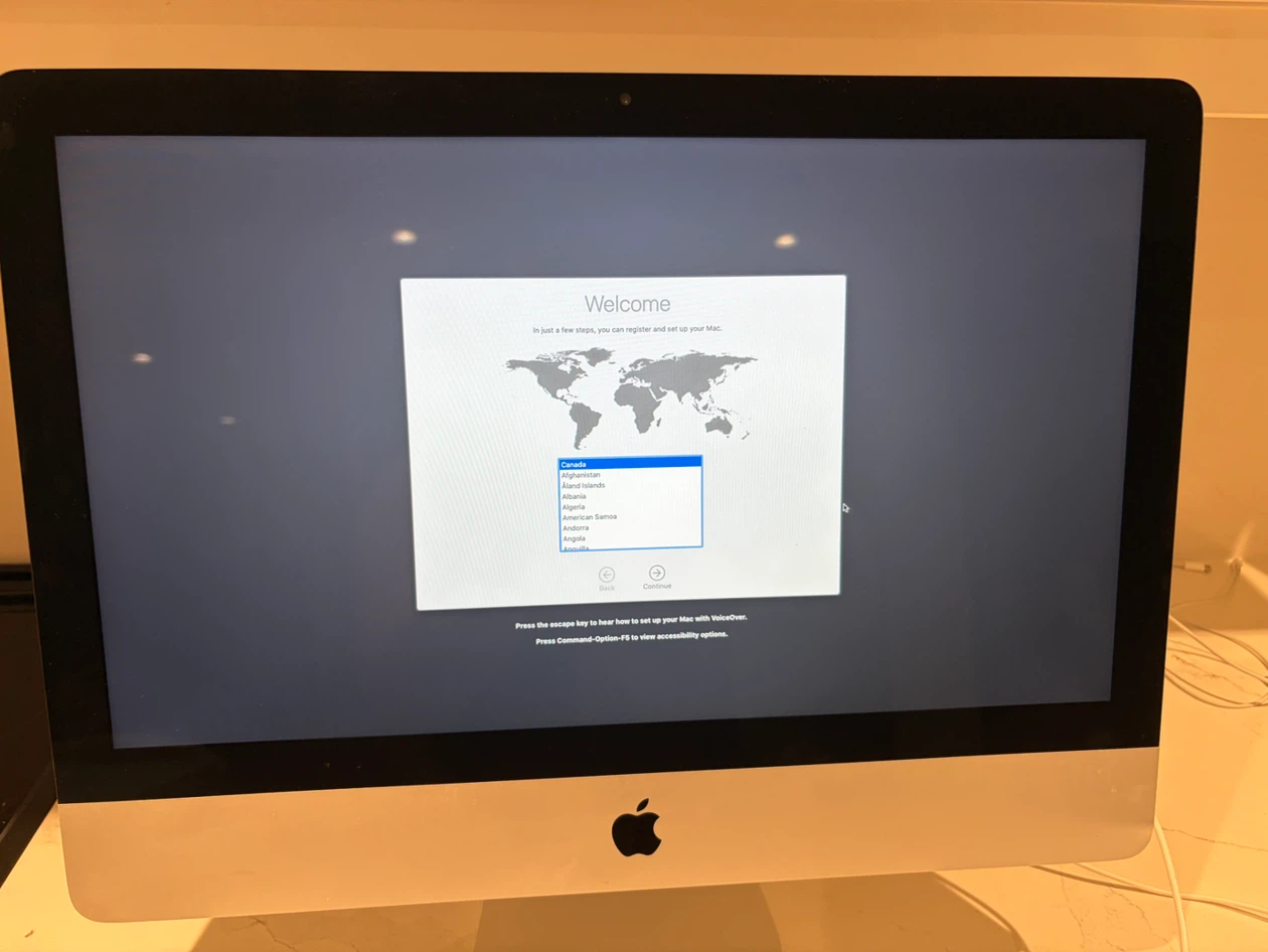 iMac 21.5” 2013 (No keyboard or mouse)