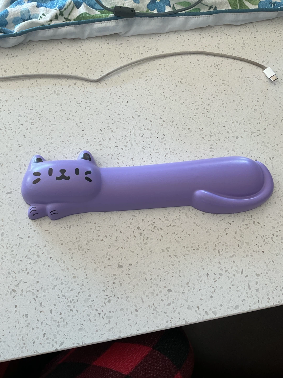 Keyboard wrist rest, purple kitty