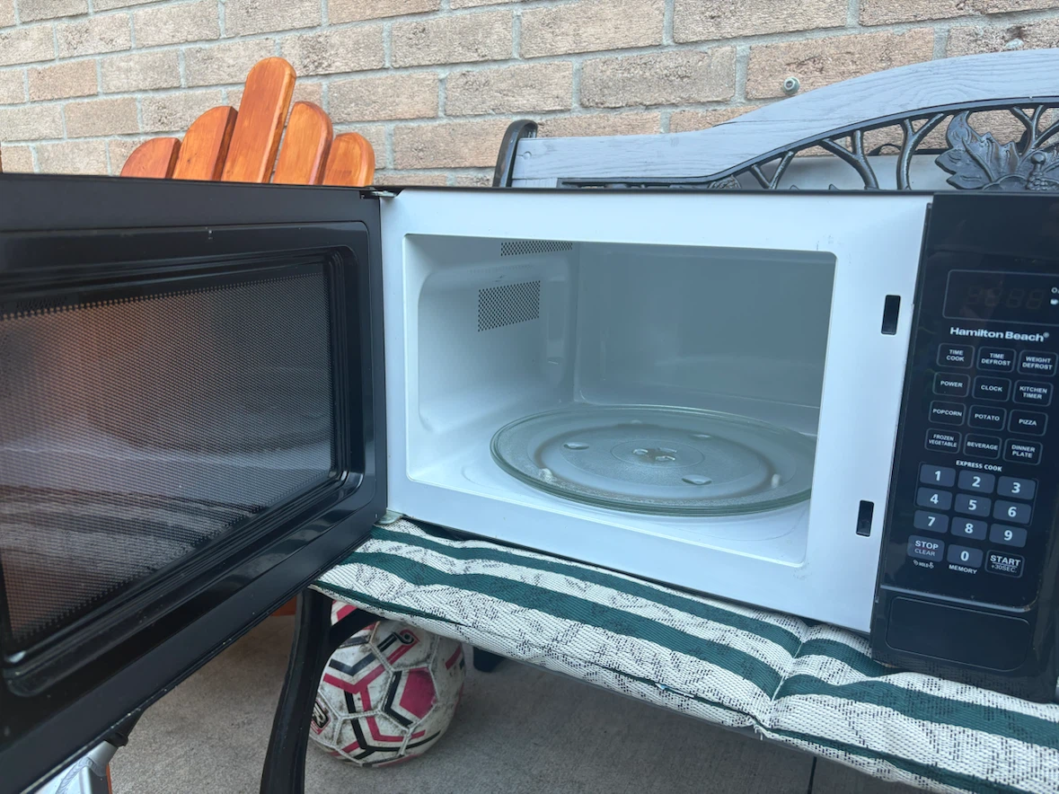 Hamilton Beach Microwave - photo 2