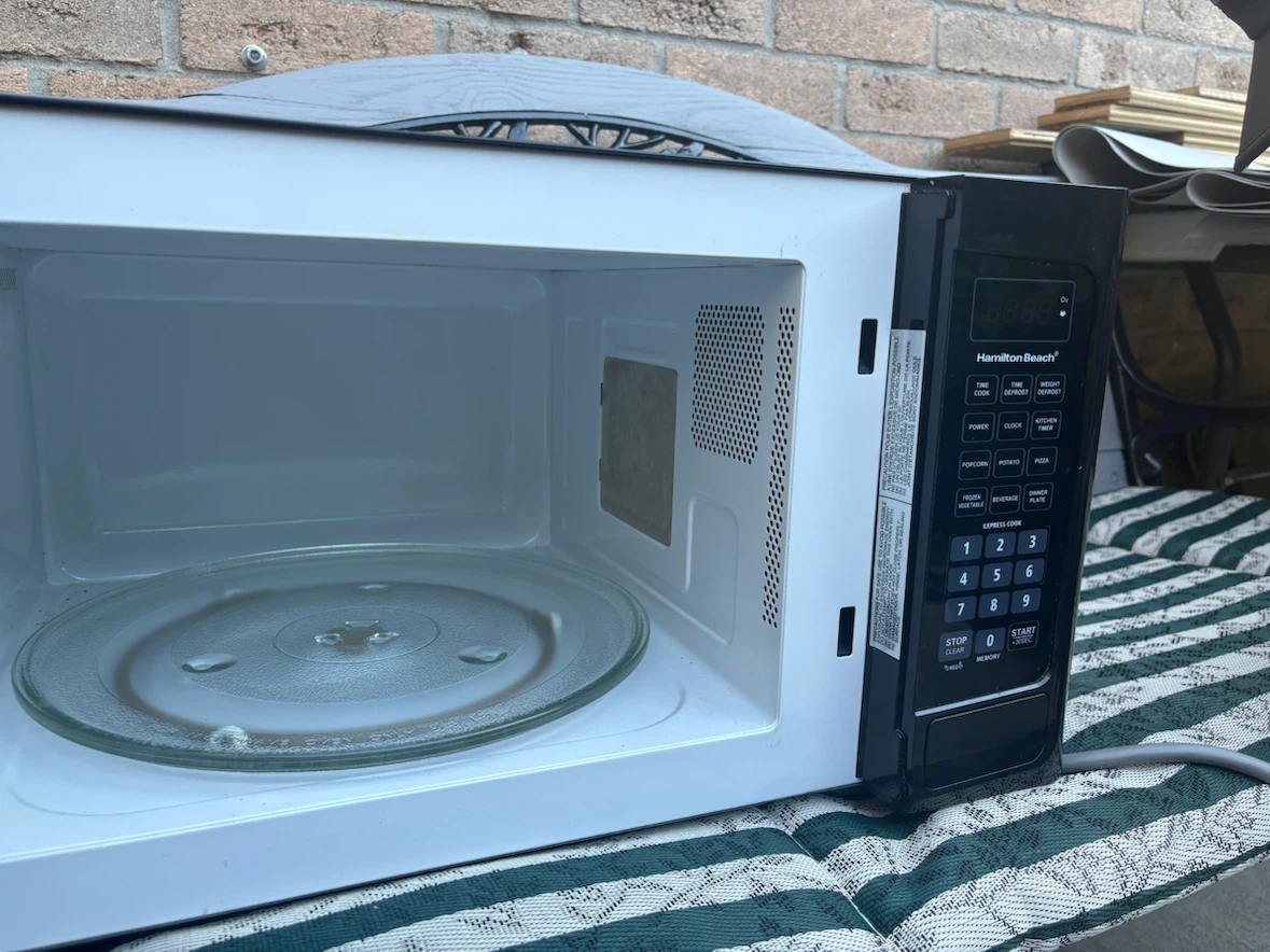 Hamilton Beach Microwave - photo 3