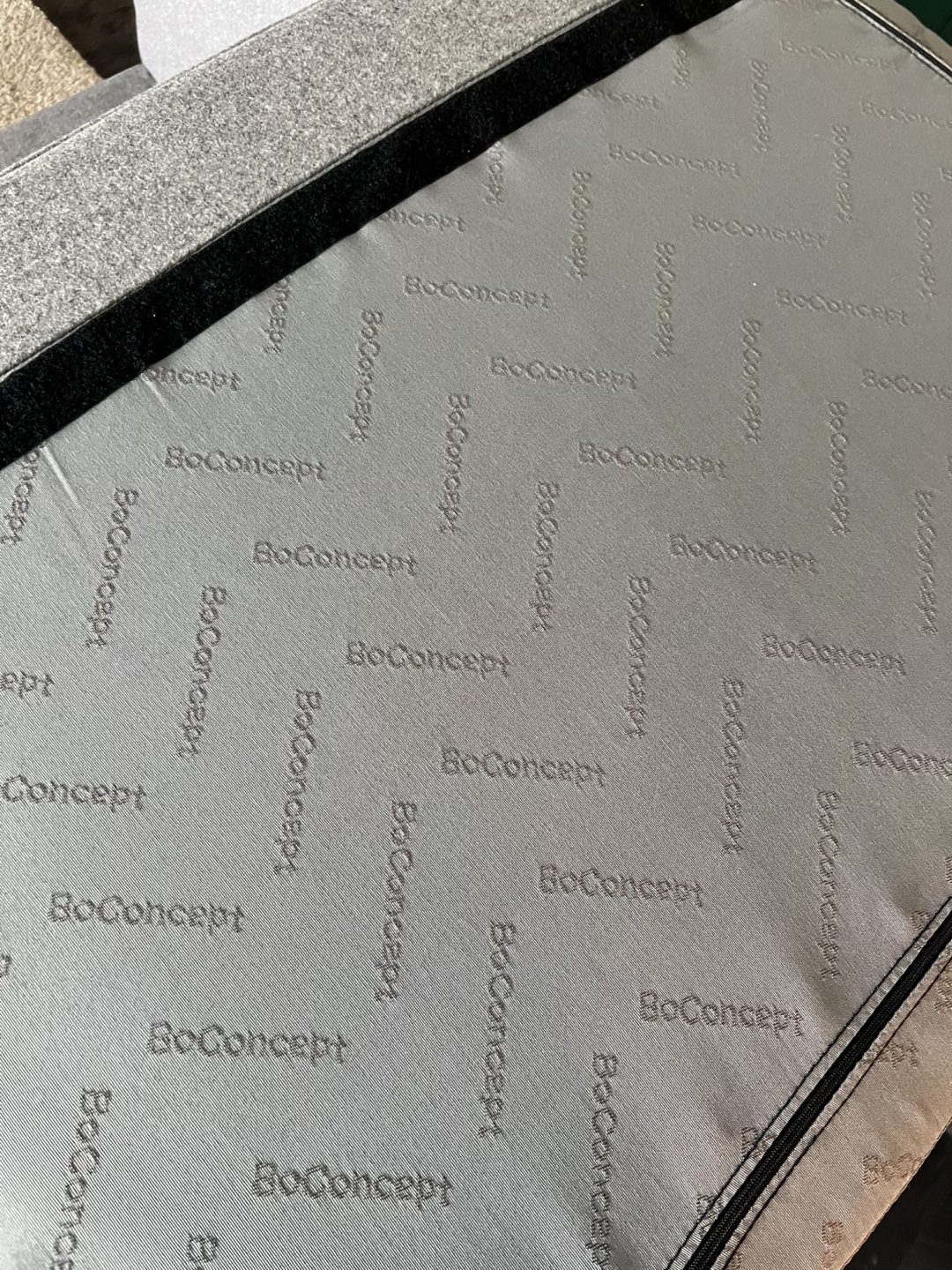 RSP 4800$ plus tax BoConcept 2.5-Seater Sofa - photo 4